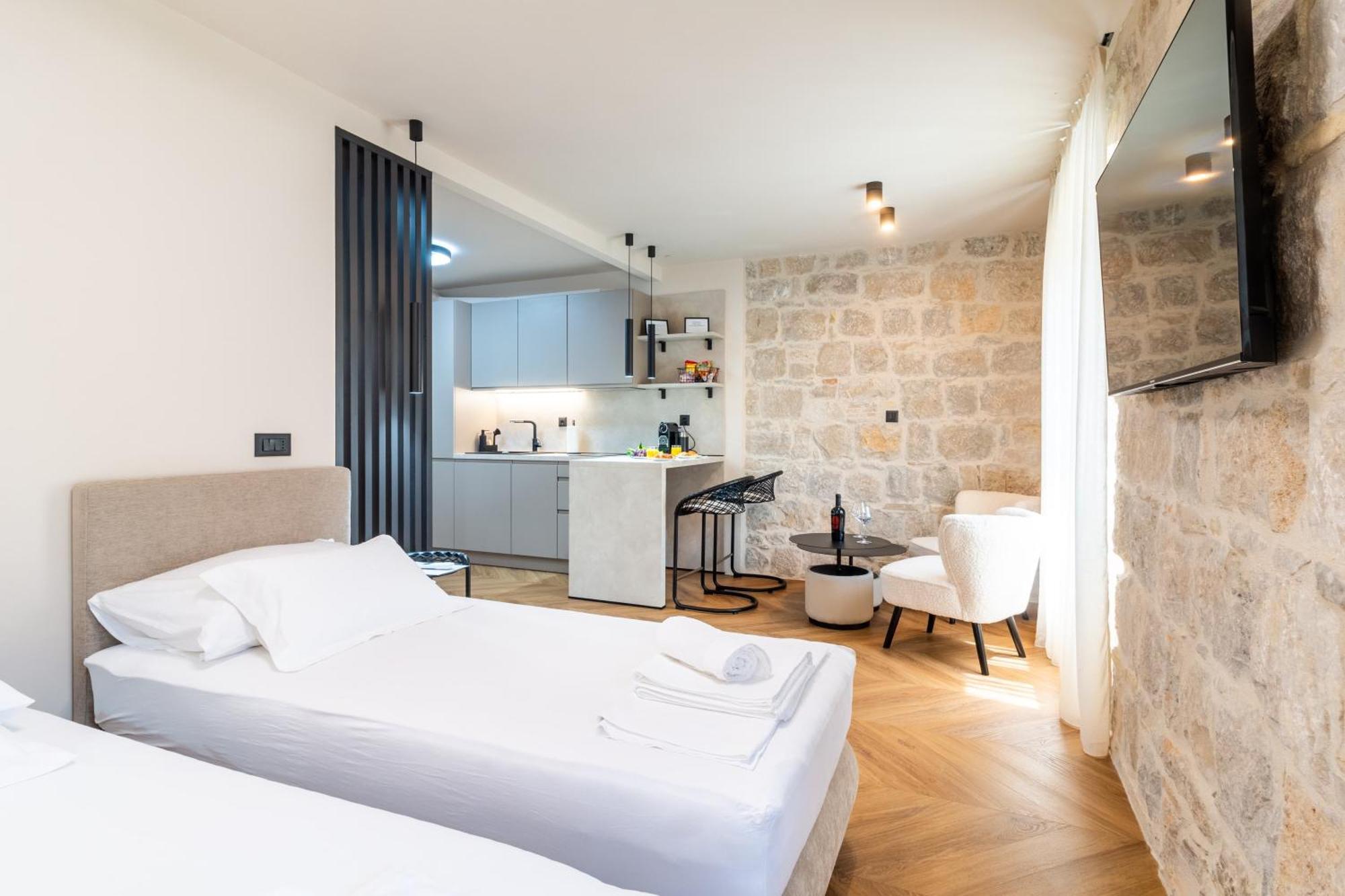 Apartment Centre In Stone House Σπλιτ Εξωτερικό φωτογραφία