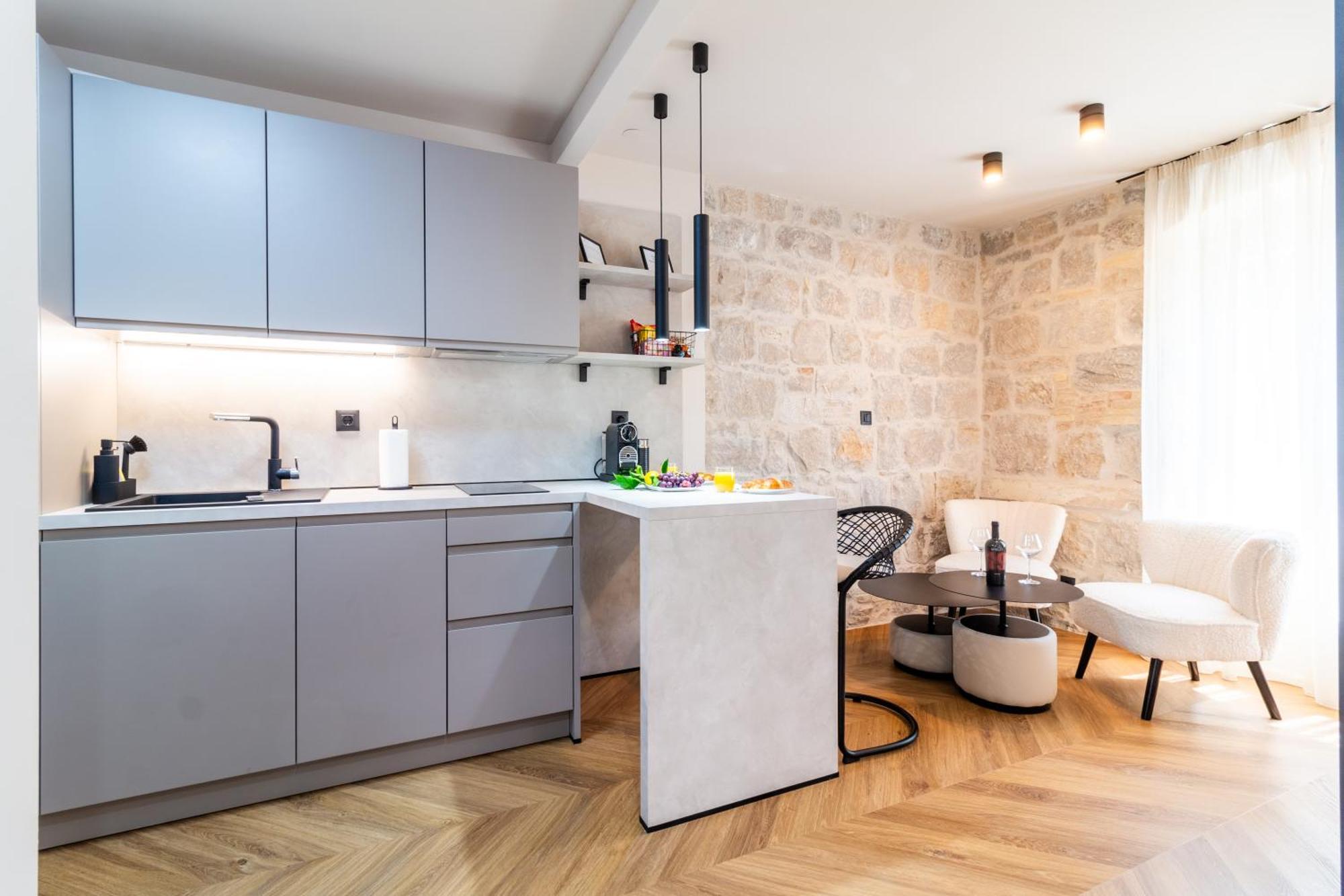 Apartment Centre In Stone House Σπλιτ Εξωτερικό φωτογραφία