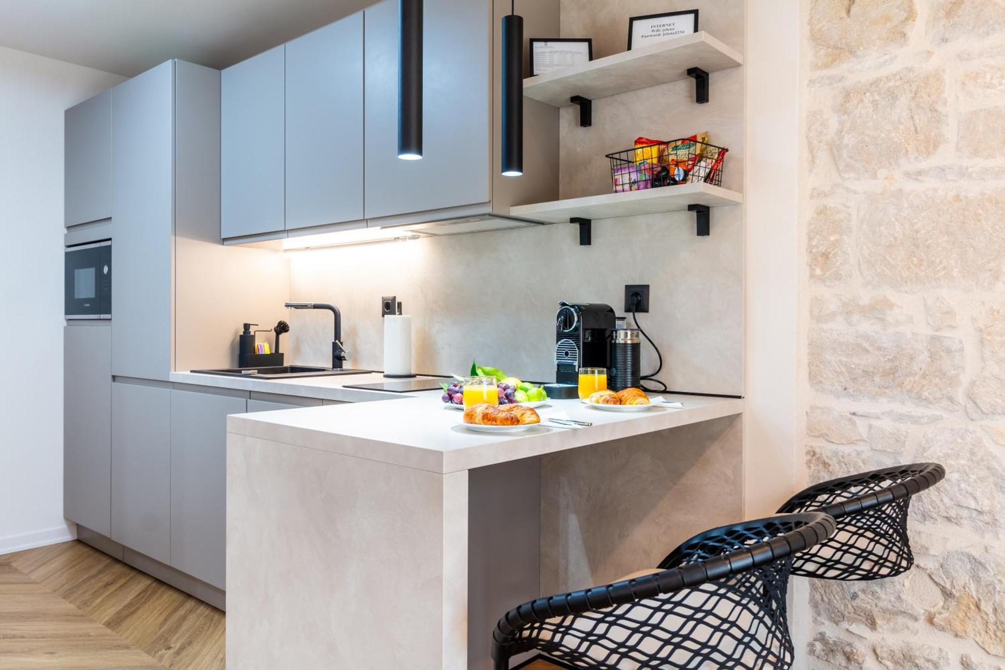 Apartment Centre In Stone House Σπλιτ Εξωτερικό φωτογραφία