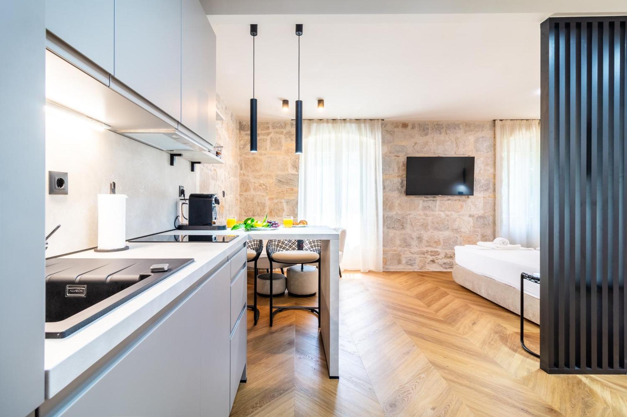 Apartment Centre In Stone House Σπλιτ Εξωτερικό φωτογραφία