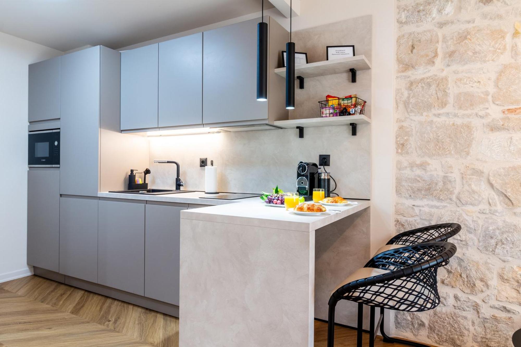 Apartment Centre In Stone House Σπλιτ Εξωτερικό φωτογραφία